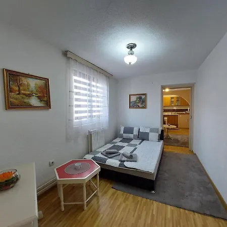 Em Apartment *